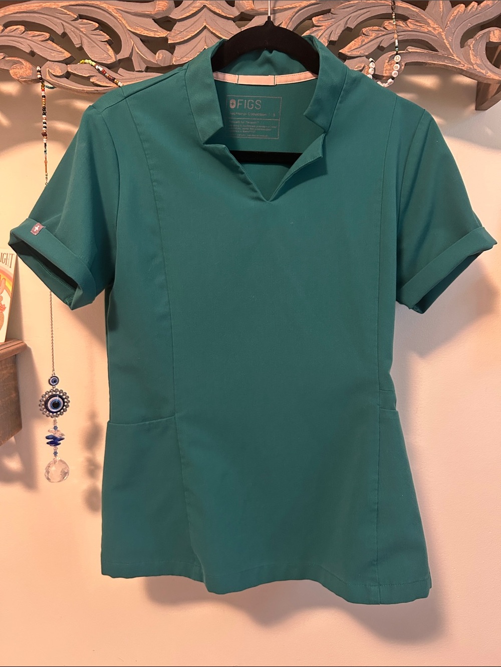Figs inala slim scrub top